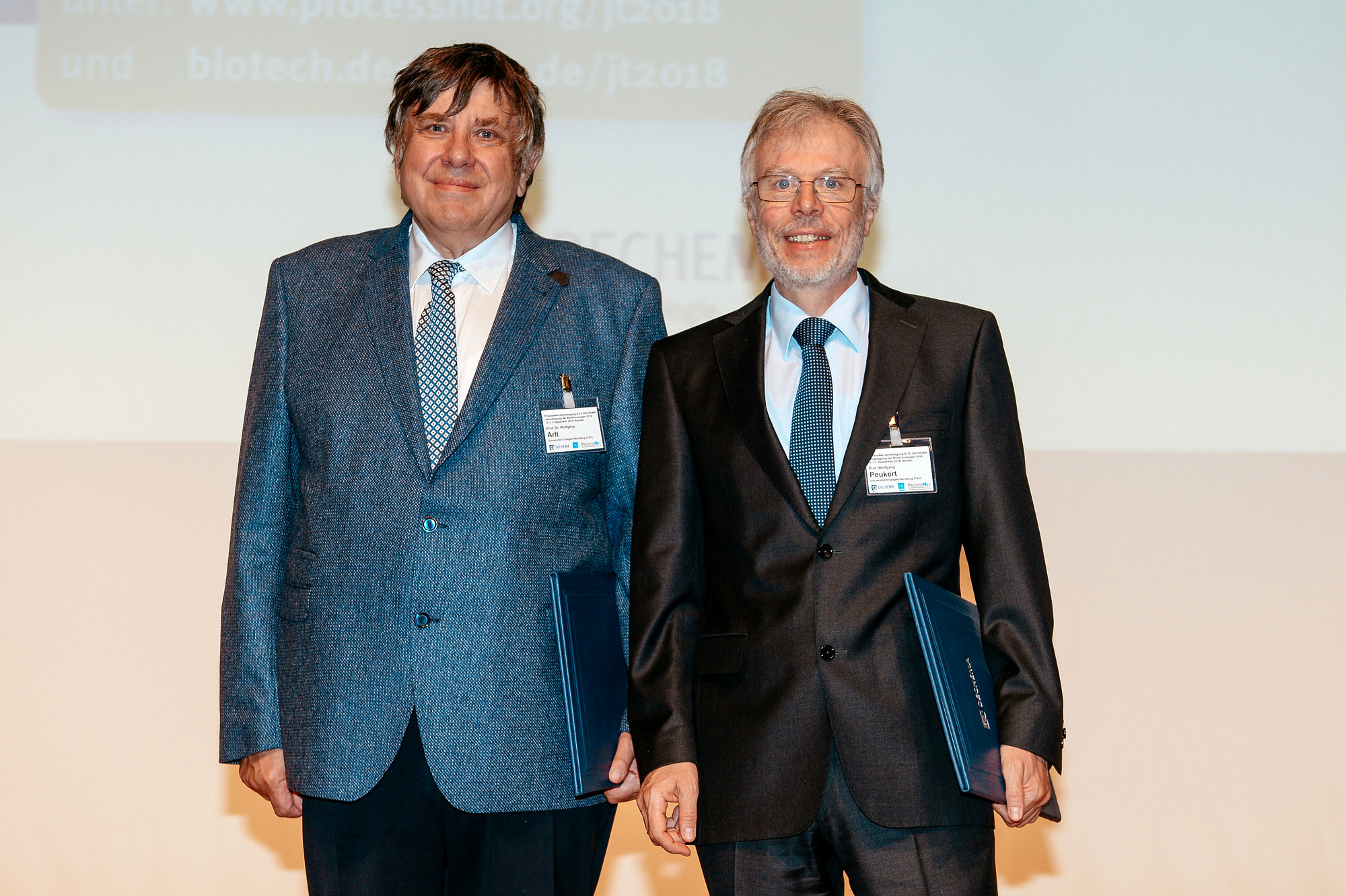 Zum Artikel "Wolfgang Arlt und Wolfgang Peukert erhalten ProcessNet-Medaillen"