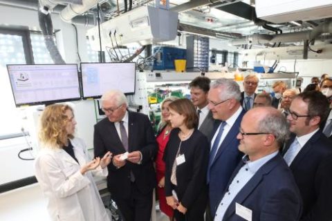 Zum Artikel "Energie der Zukunft: Bundespräsident Steinmeier besucht das HI ERN in Erlangen"