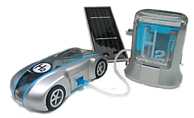 Brennstoffzellenspielzeugauto gekoppelt an eine Solartankstelle mit Wasserelektrolyse