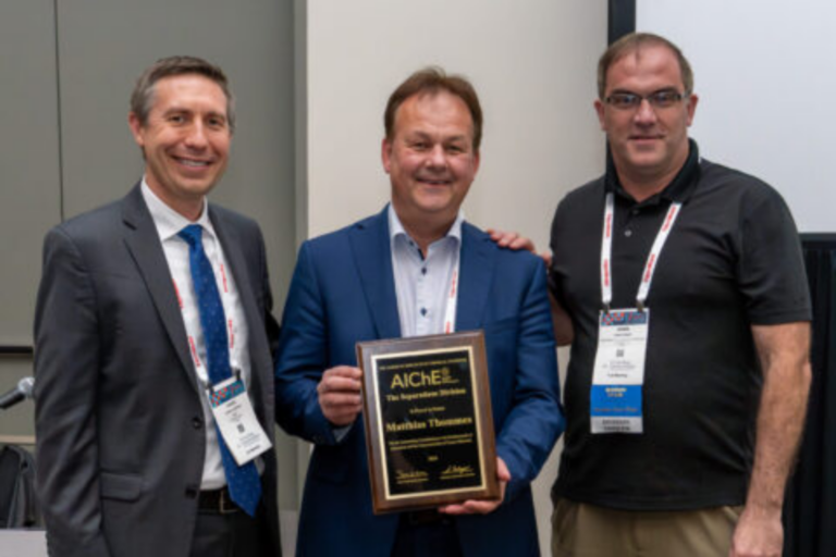 Ehrenplakette der Separation Division des American Institute of Chemical Engineers für Prof. Dr. Matthias Thommes