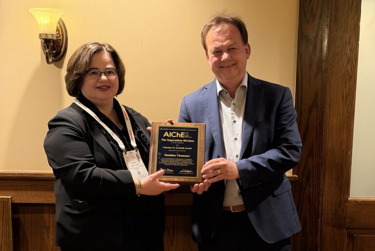 Prof. Dr. Matthias Thommes mit renommiertem Clarence (Larry) G. Gerhold Award ausgezeichnet